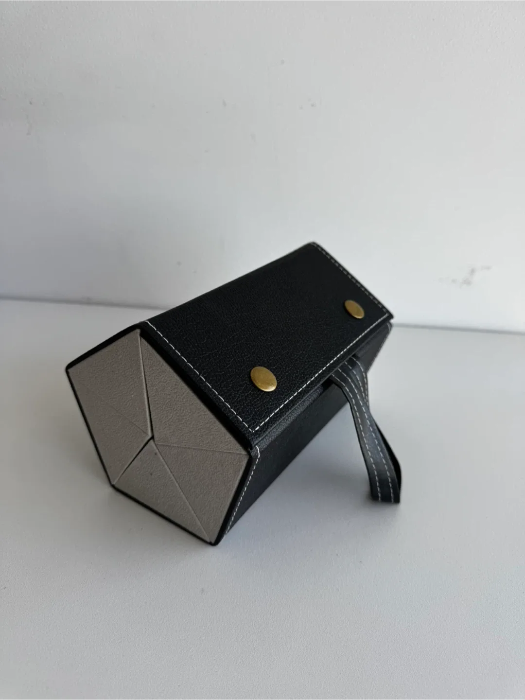 Sunglasses Organizer Case - Black Leather image indicator(4)