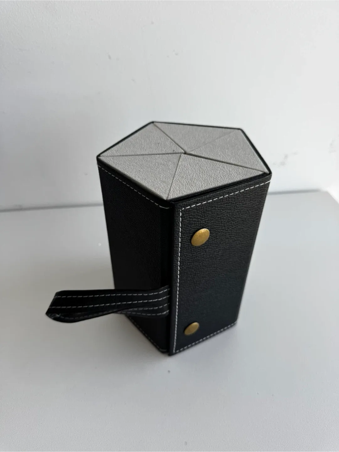 Sunglasses Organizer Case - Black Leather image indicator(2)