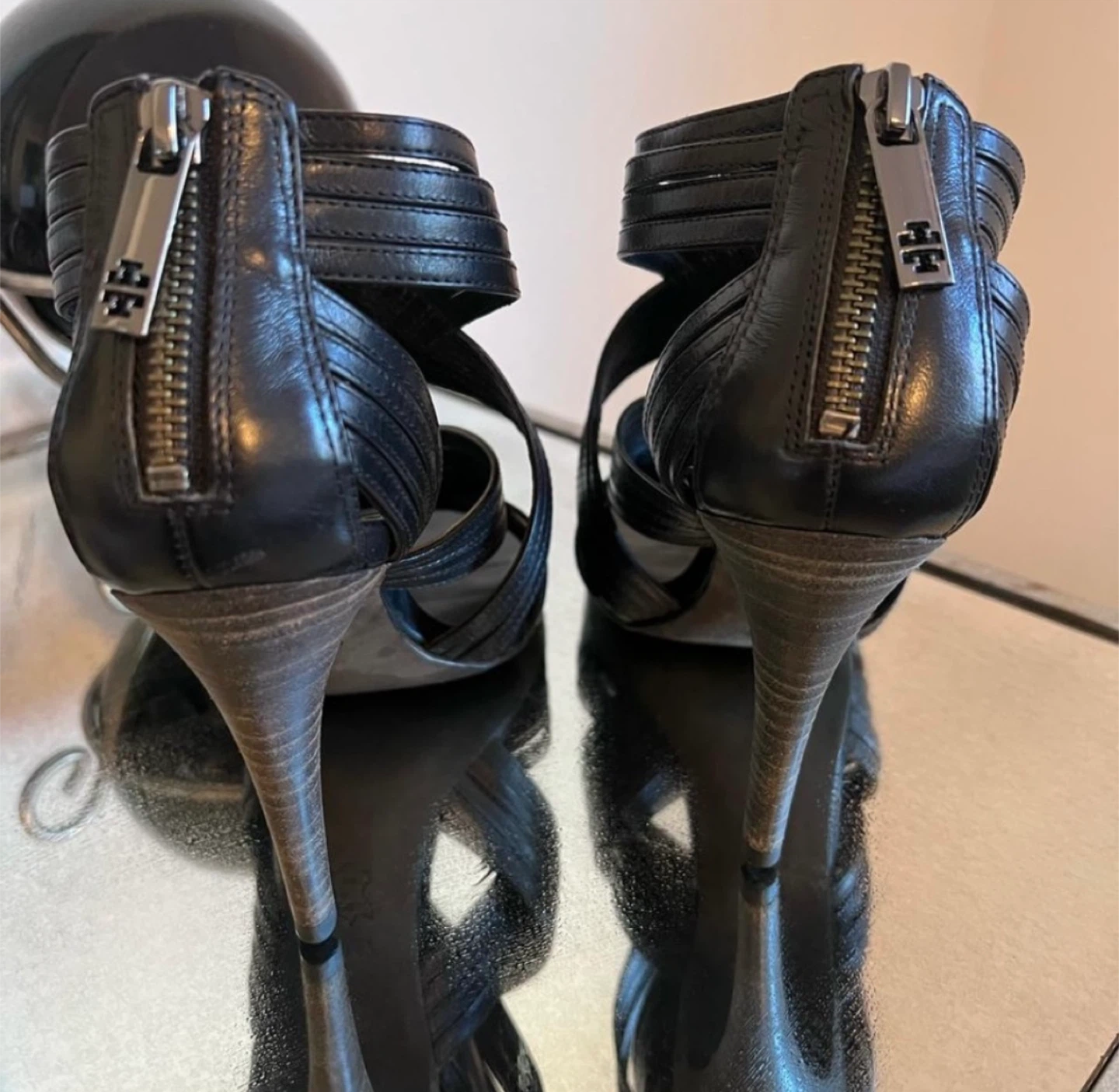 Tory Burch Black Leather Heels - photo 3