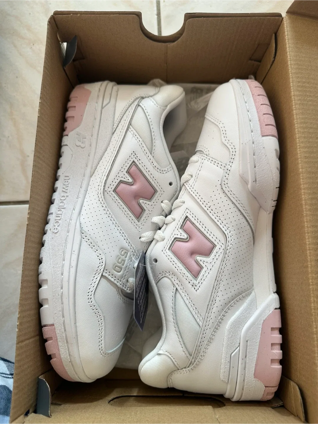 New Balance 550 White/Pink Women's Shoes thumbnail