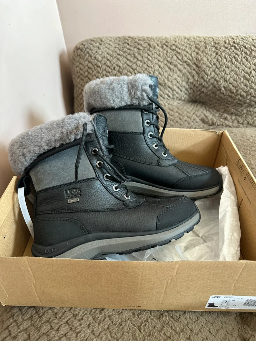 UGG Adirondack III Black Winter Boots - Size 7 image indicator(6)