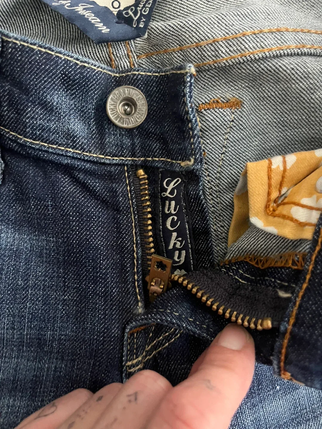 Lucky Brand Jeans size 0/25 thumbnail