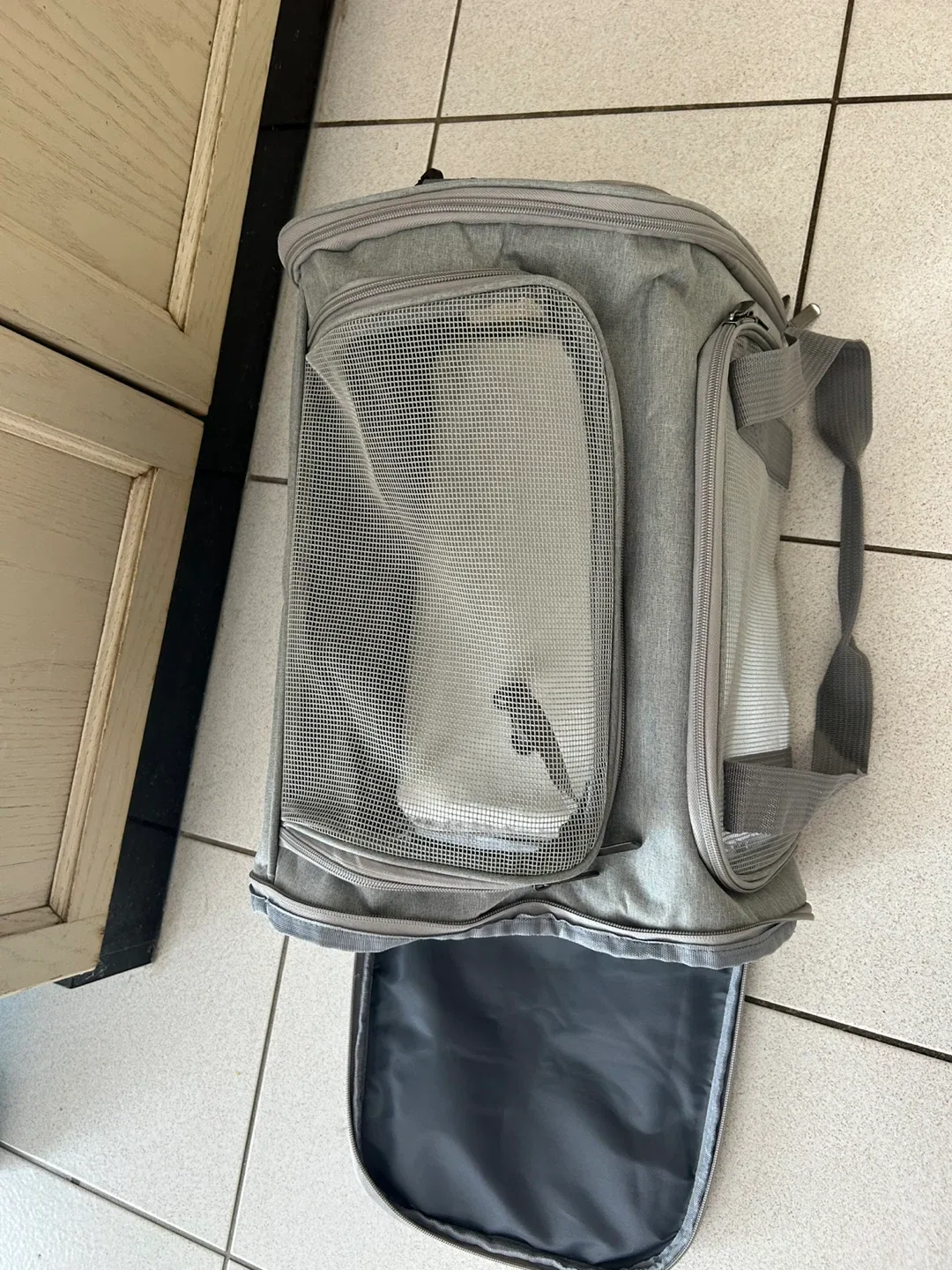 NEW! ORYEDA Grey Pet Carrier - Small/Medium Dogs & Cats image indicator(3)