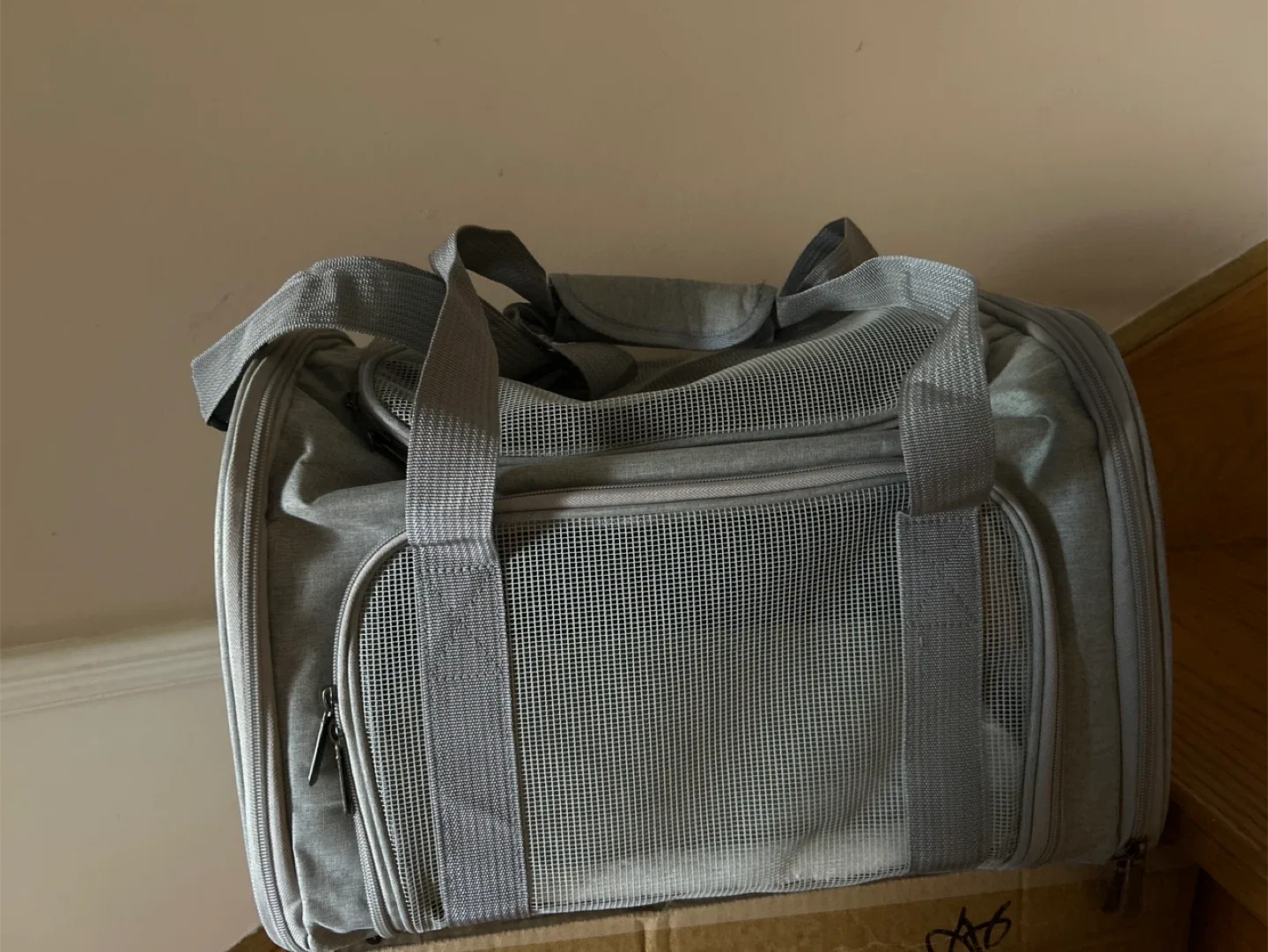 NEW! ORYEDA Grey Pet Carrier - Small/Medium Dogs & Cats image indicator(5)