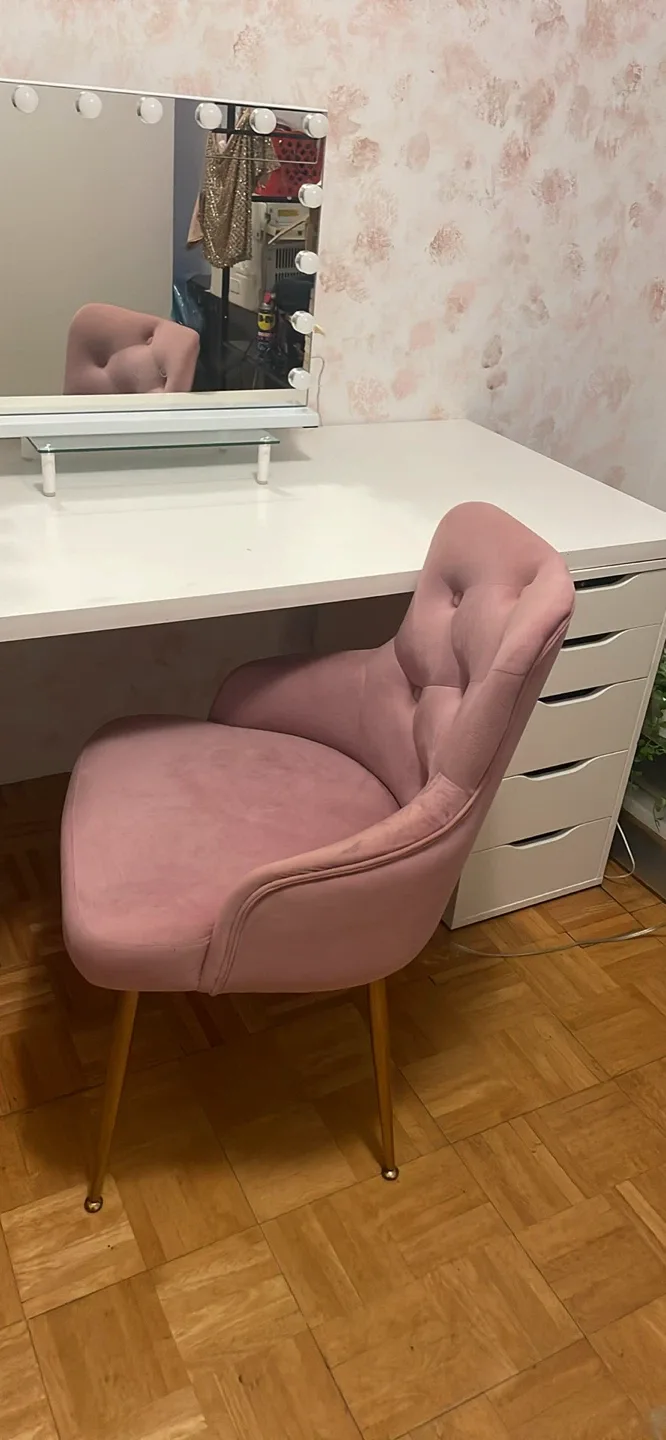 Vanity and Pink Velvet Desk Chair with Gold Legs image indicator(3)