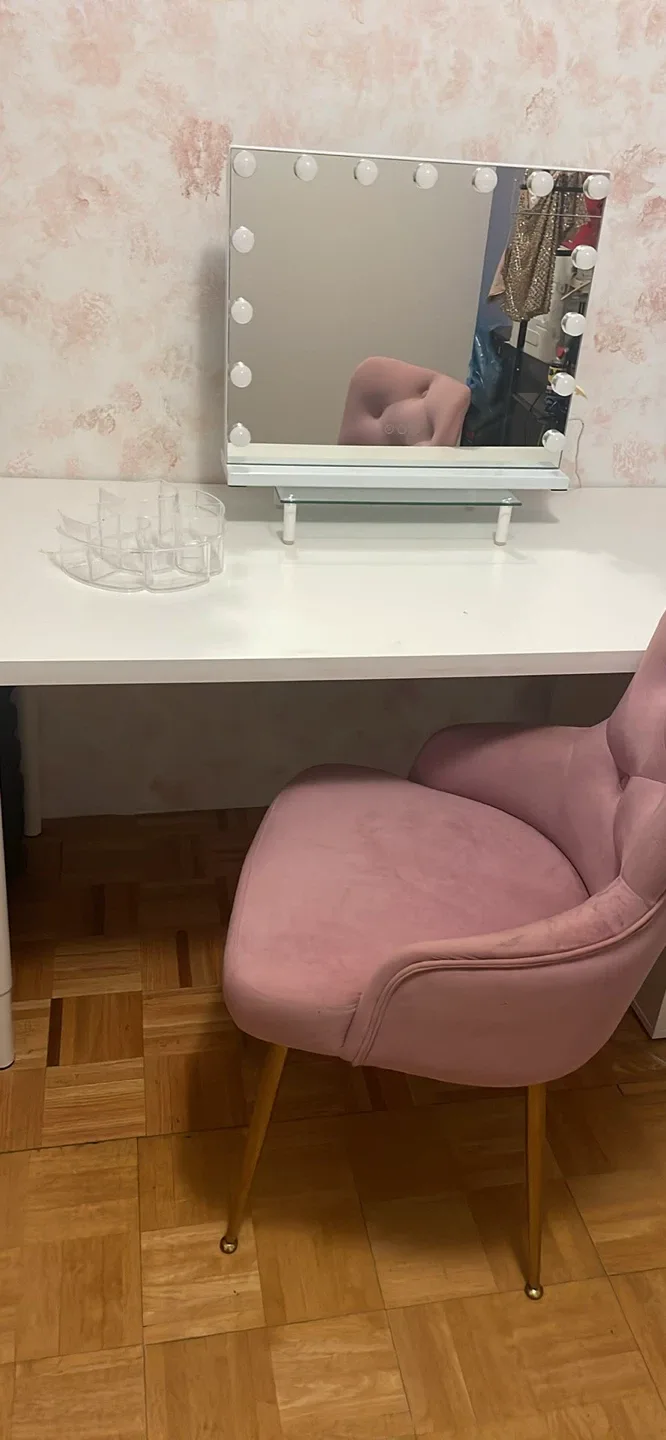 Vanity and Pink Velvet Desk Chair with Gold Legs image indicator(4)