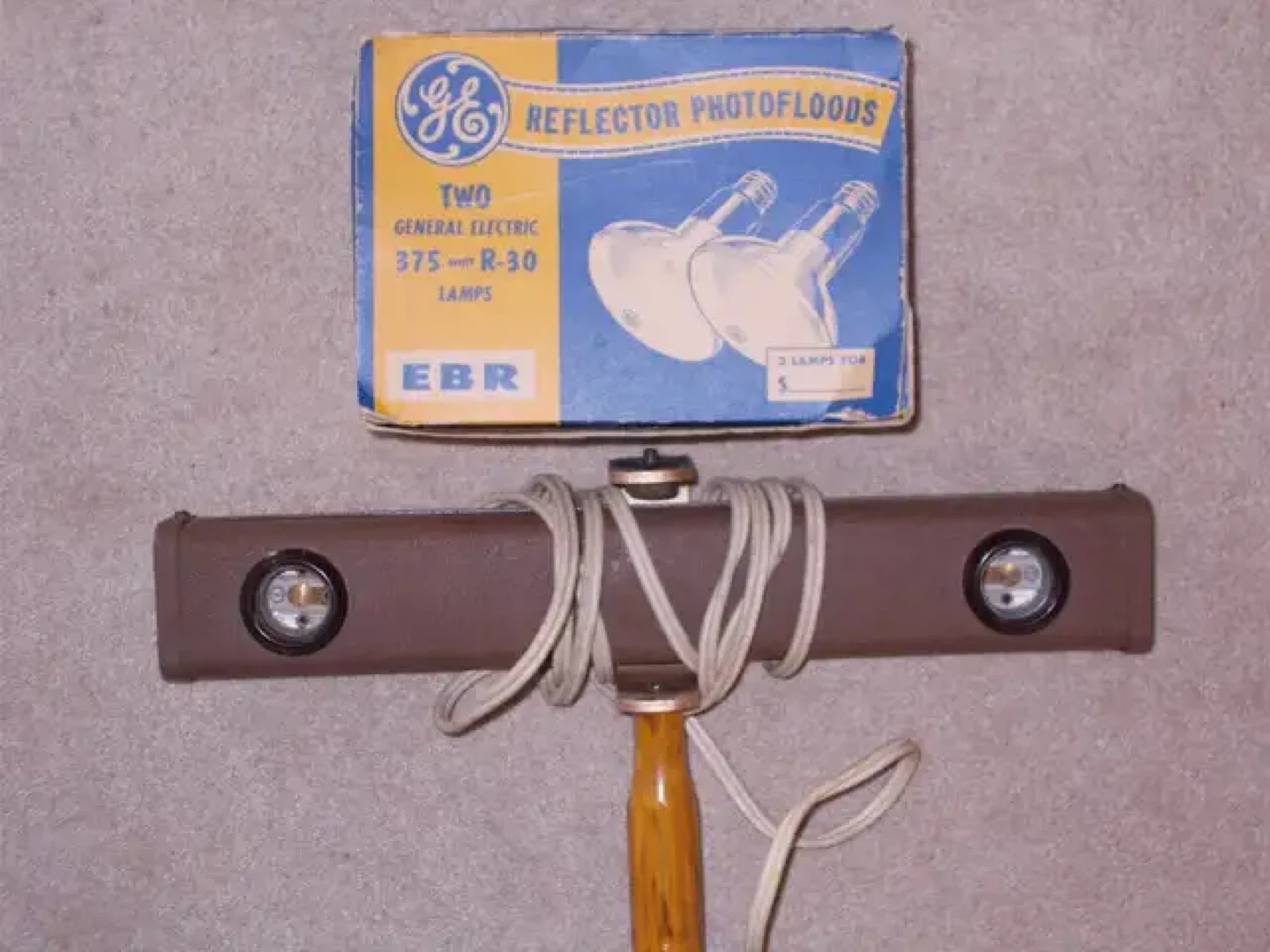 Vintage GE Reflector Photofloods & Lamp