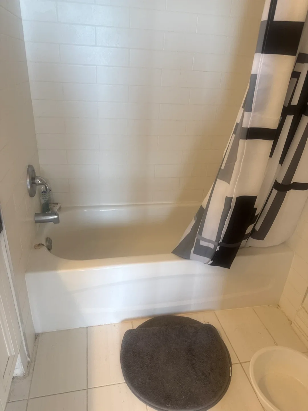 Big spacious room with mesmerizing view image indicator(6)