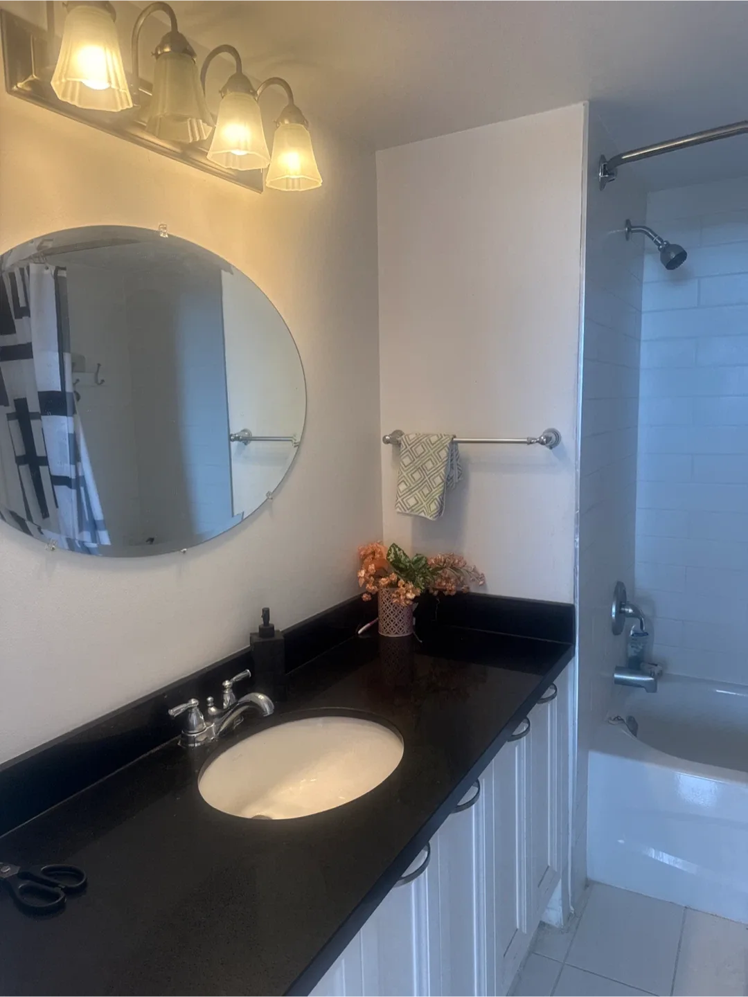 Big spacious room with mesmerizing view image indicator(5)