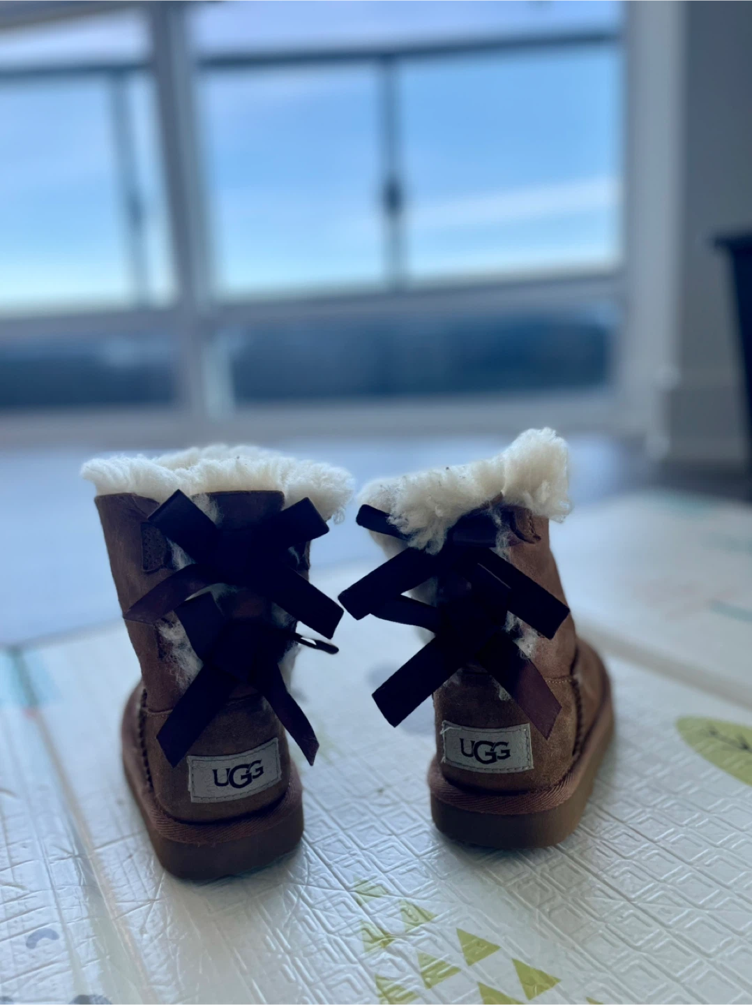 UGG Bailey Bow II Boot – Toddler 8T – Chestnut