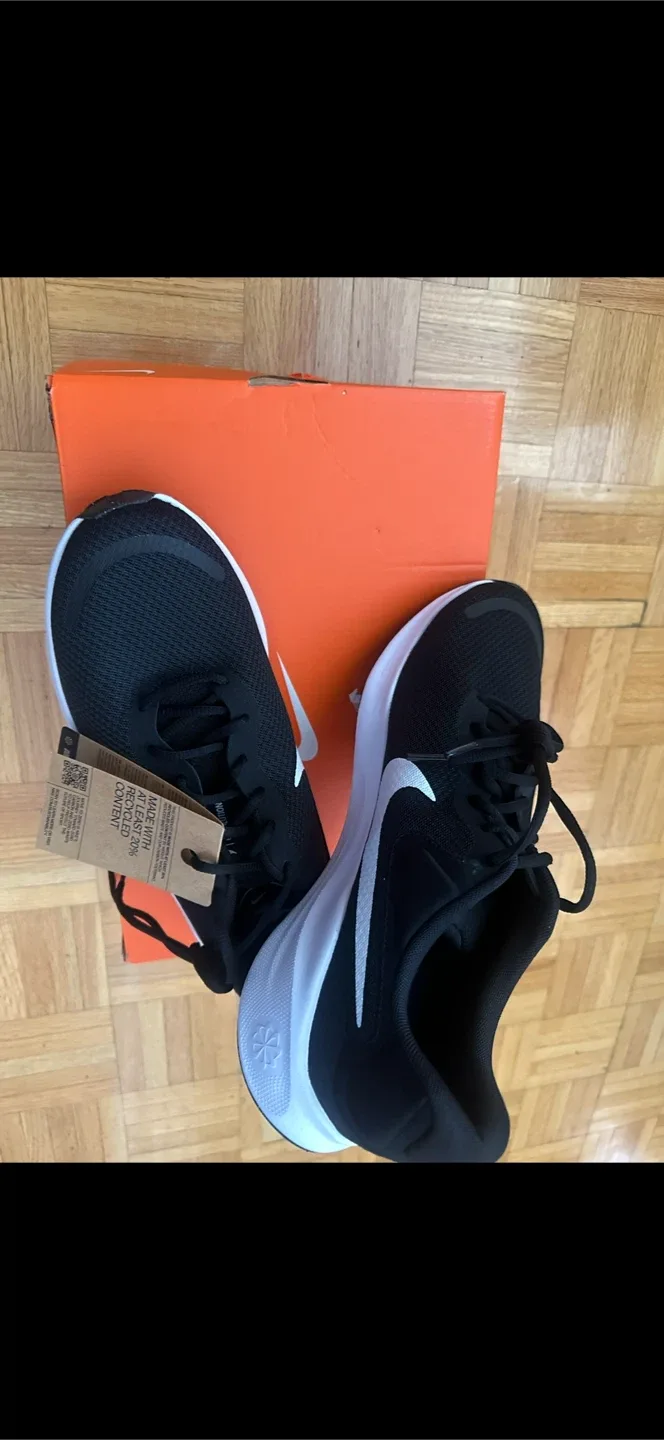 New Nike Downshifter 12 Black/White (Size 8, 9and 11 image indicator(3)