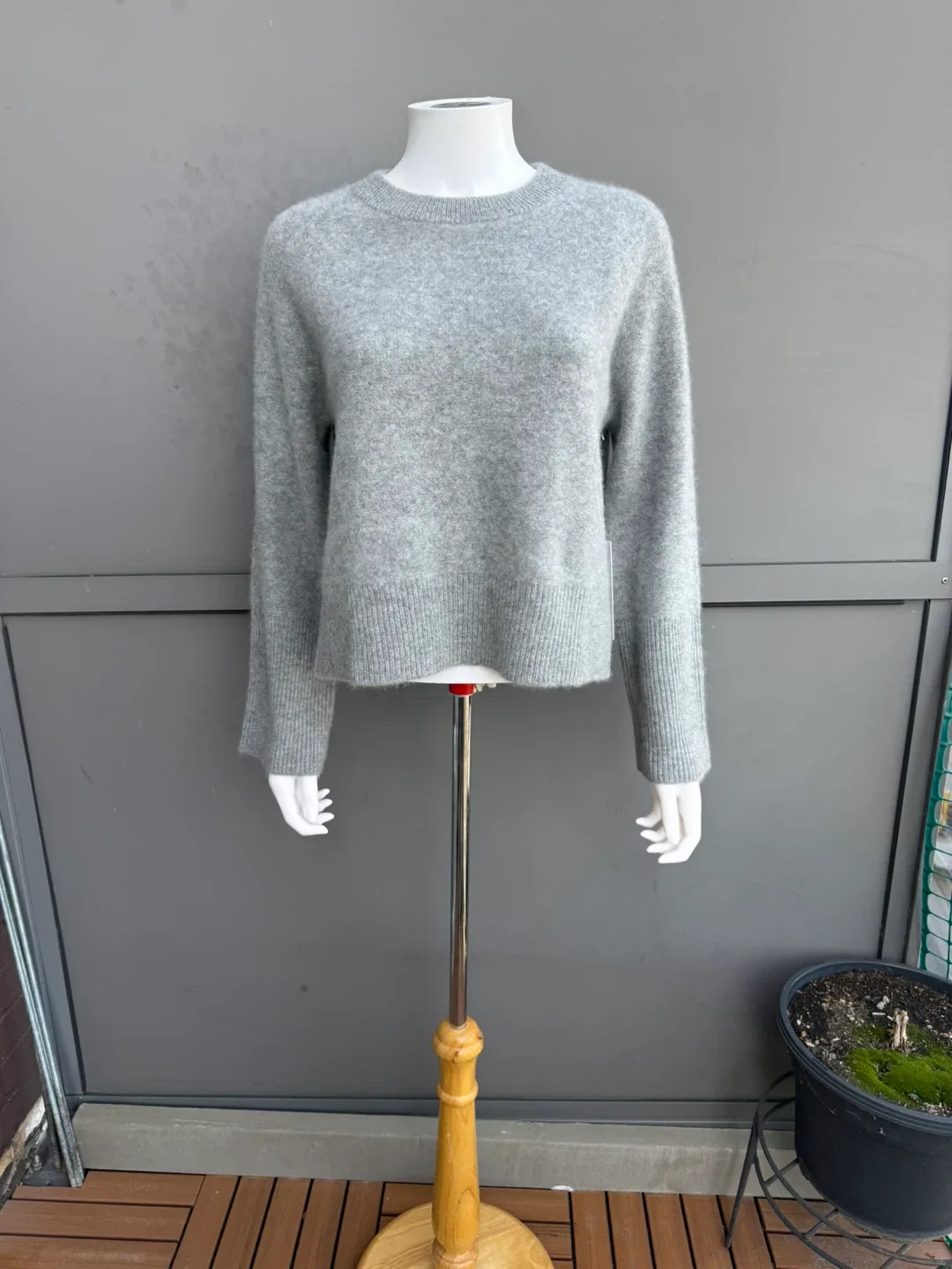 Grey Cashmere Sweater Size S thumbnail