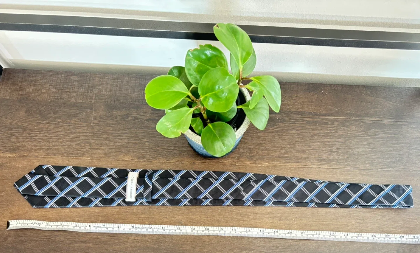 Joseph Abboud, 100% silk tie, Brand New, no tags image indicator(4)