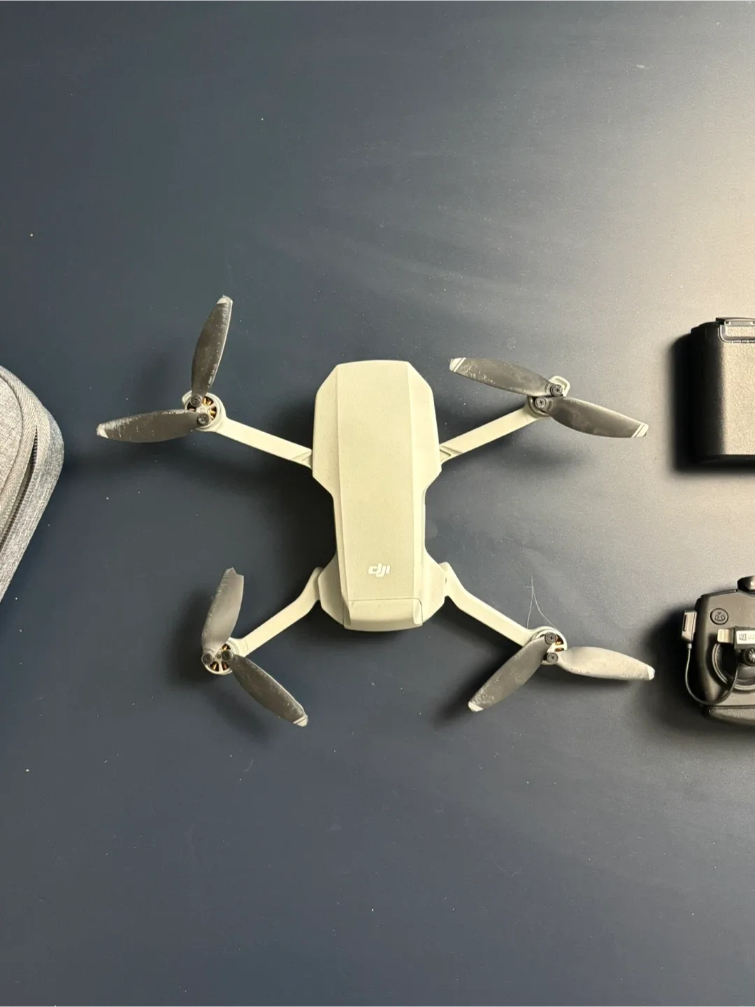 DJI Mini SE Fly More Combo Drone image indicator(3)