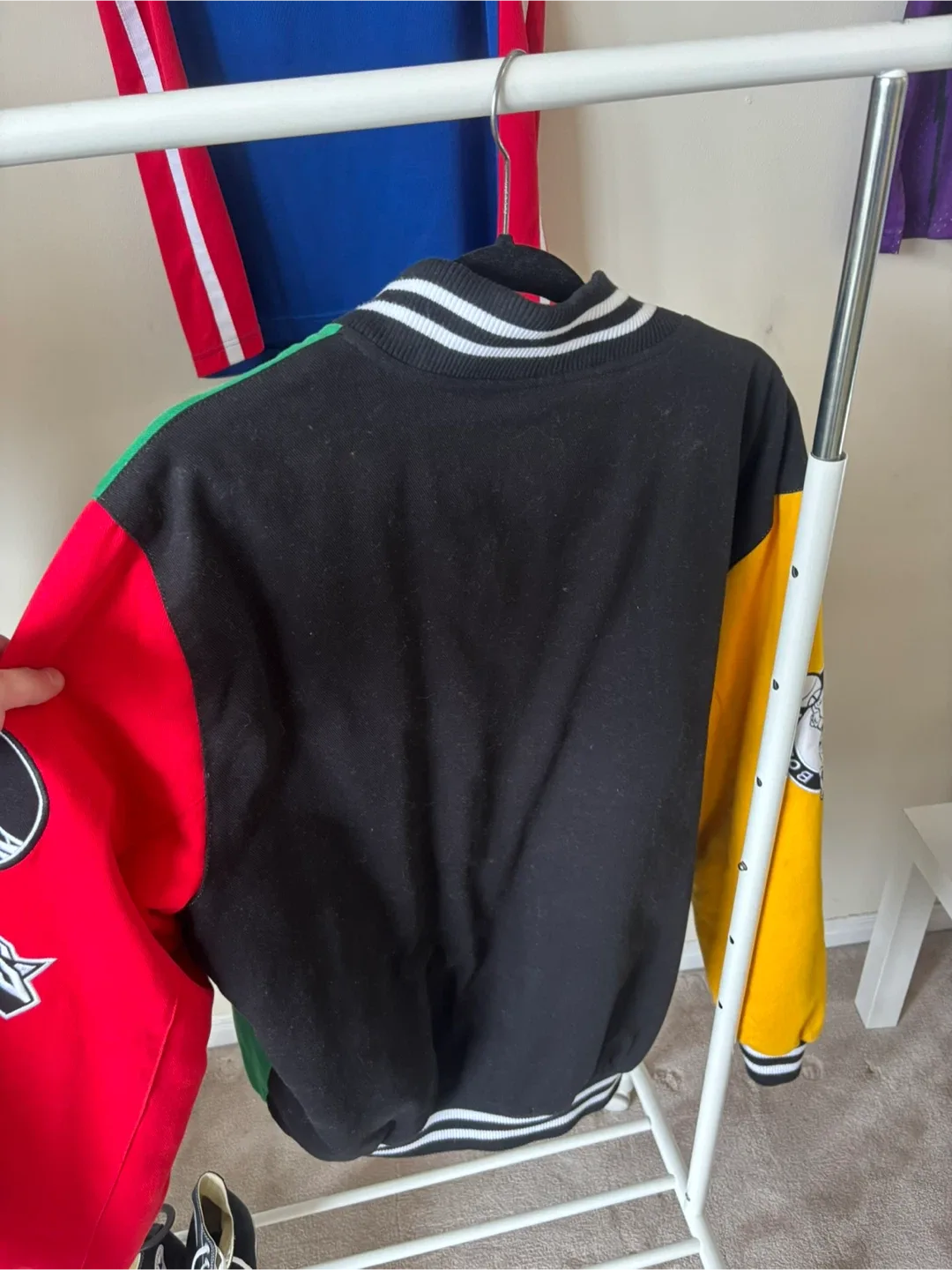 Starter Black Label NBA Varsity Jacket XL image indicator(4)