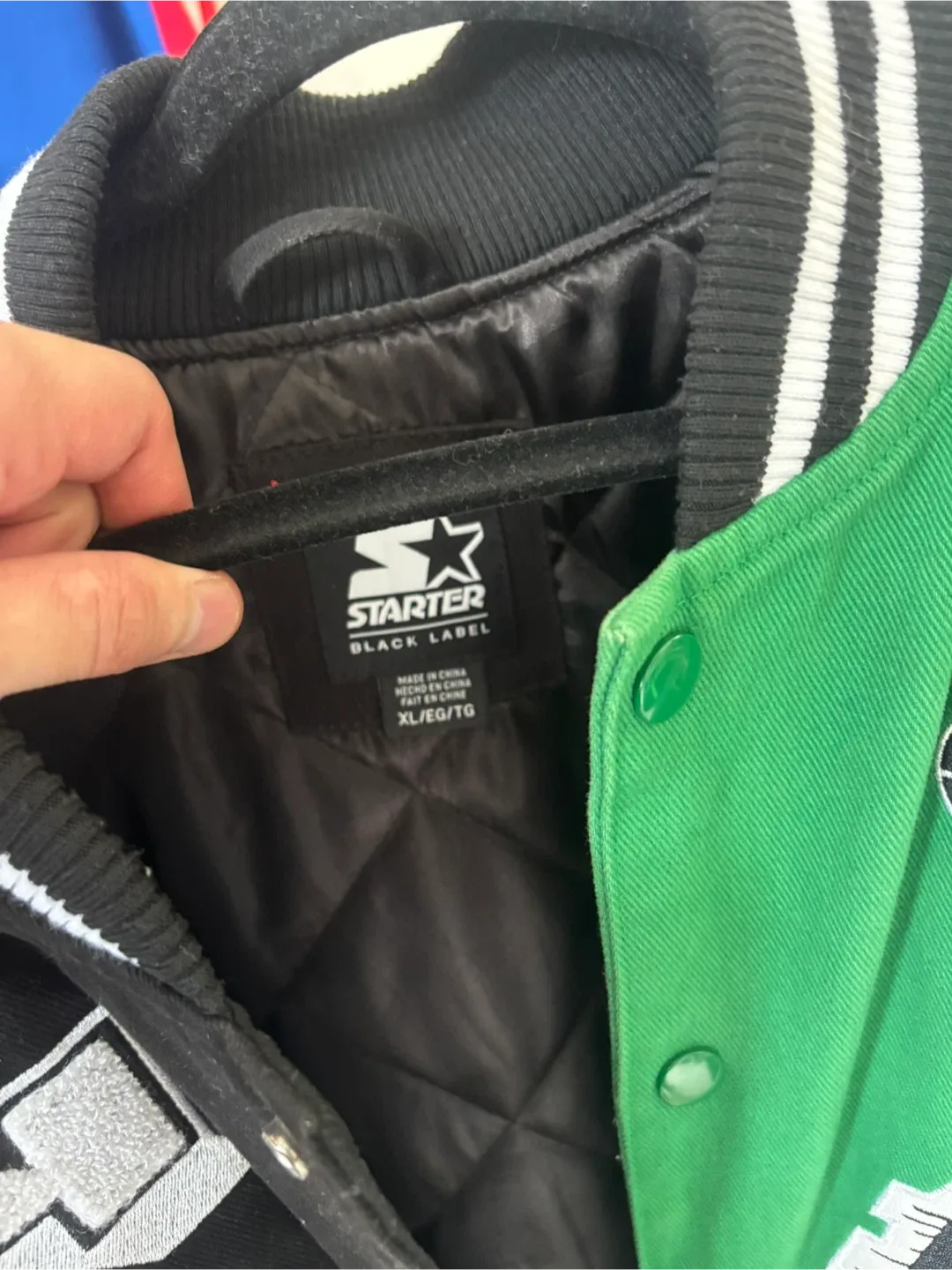 Starter Black Label NBA Varsity Jacket XL image indicator(2)