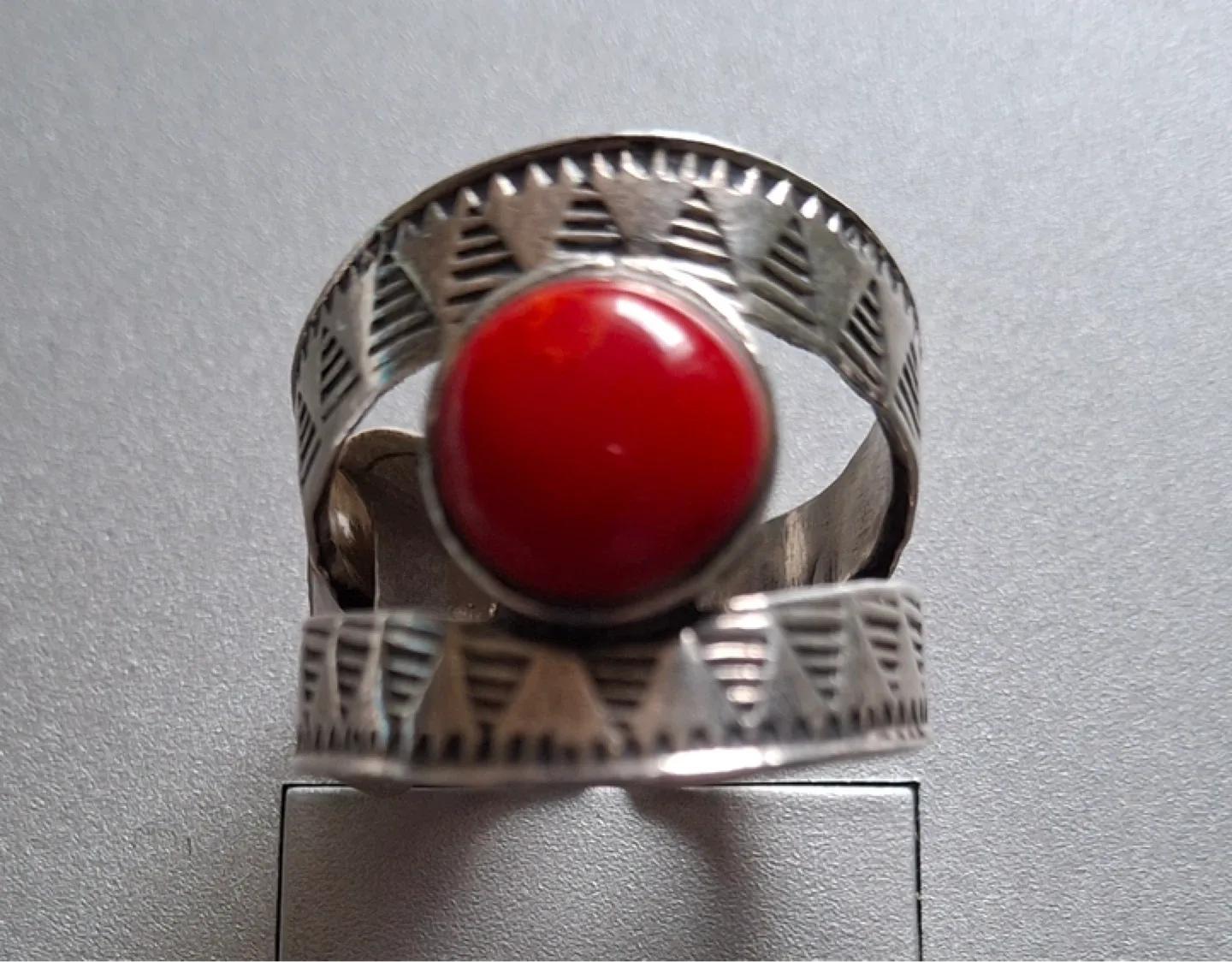 Red stone silver ring (stamped 925) image indicator(4)