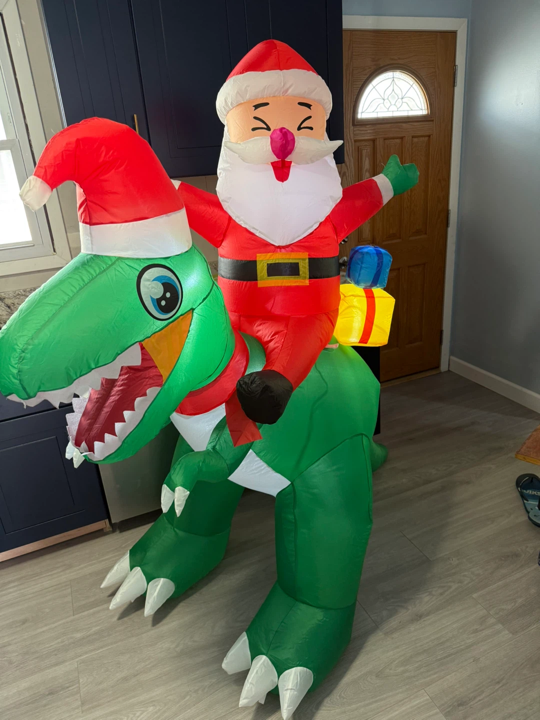 New 7Ft Inflatable Santa Riding Dinosaur check more pictures - photo 4