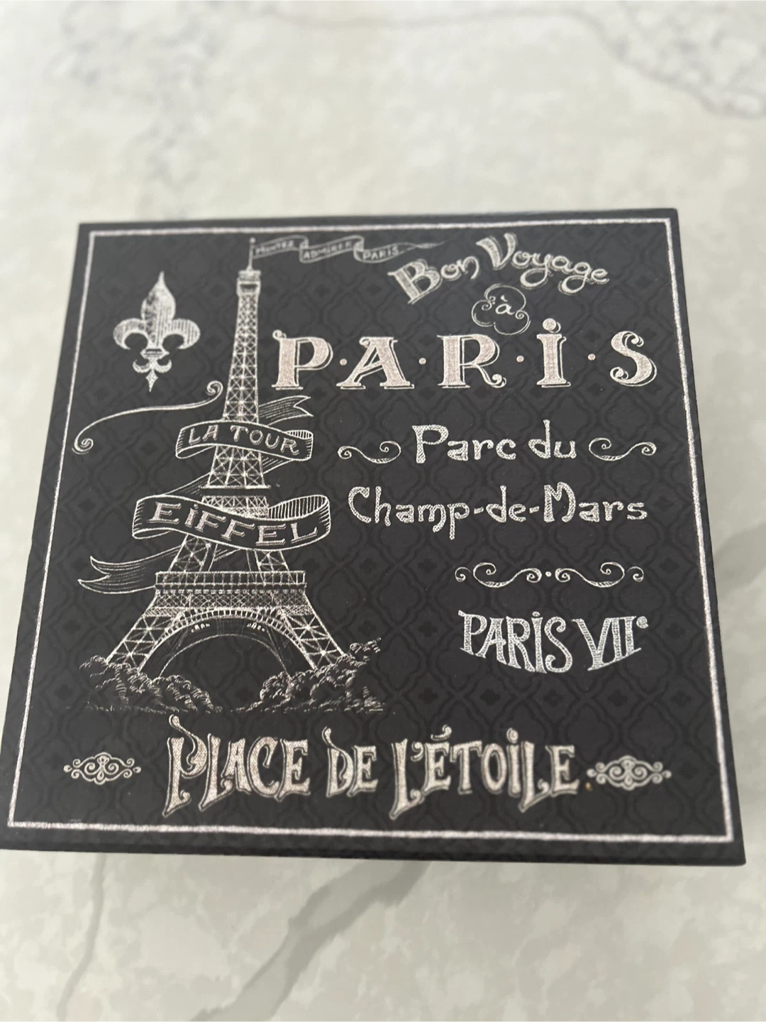 🥕 Paris Themed Box
