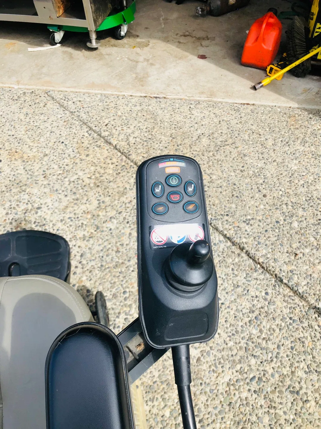 Jazzy Select 6 Power Wheelchair image indicator(3)