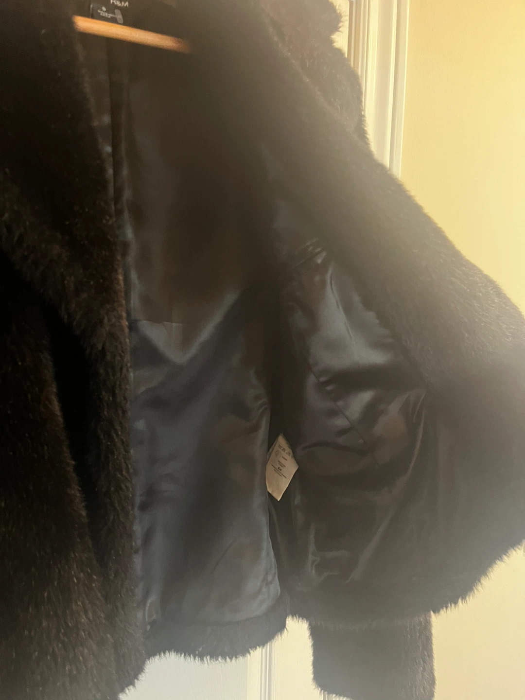 🏆 H&M Black Faux Fur Jacket - Size Small - photo 2