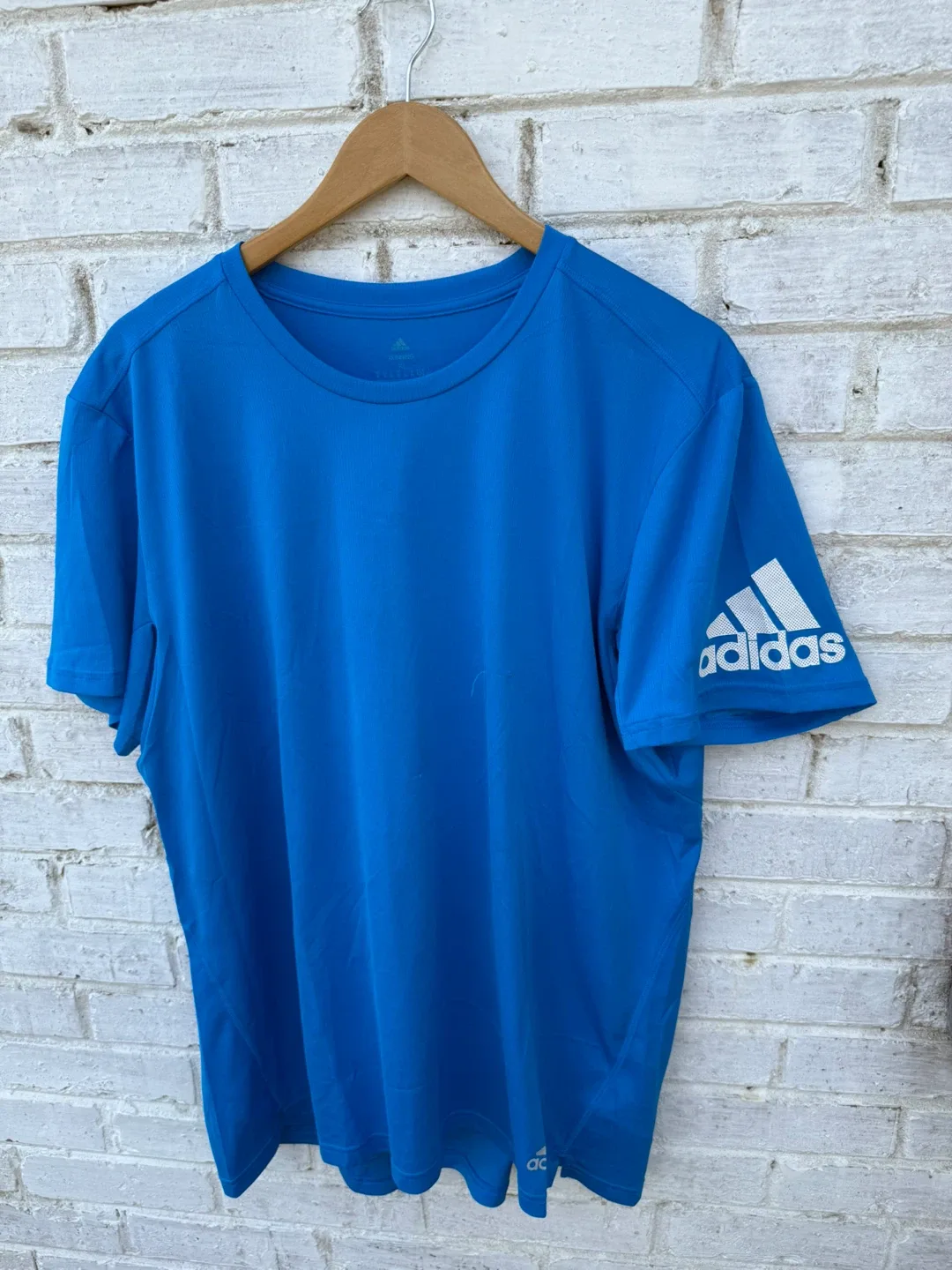 3 Adidas T-Shirt - Red image indicator(2)