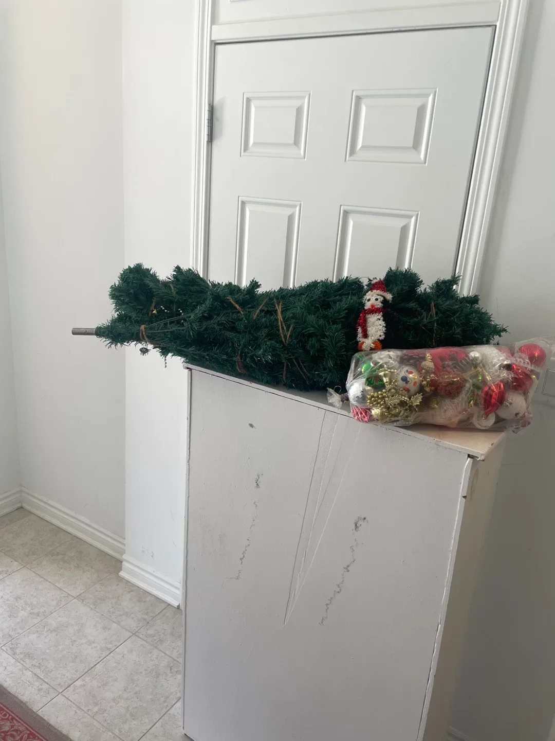 Christmas Tree with Ornaments image indicator(2)