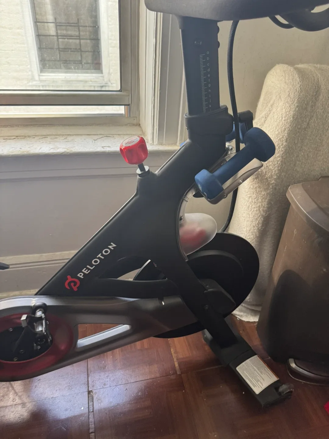 Peloton Stationary Exercise Bike image indicator(2)
