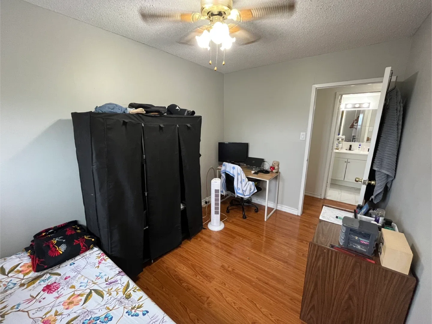 1 Private room in a 3 BHK - 1st November