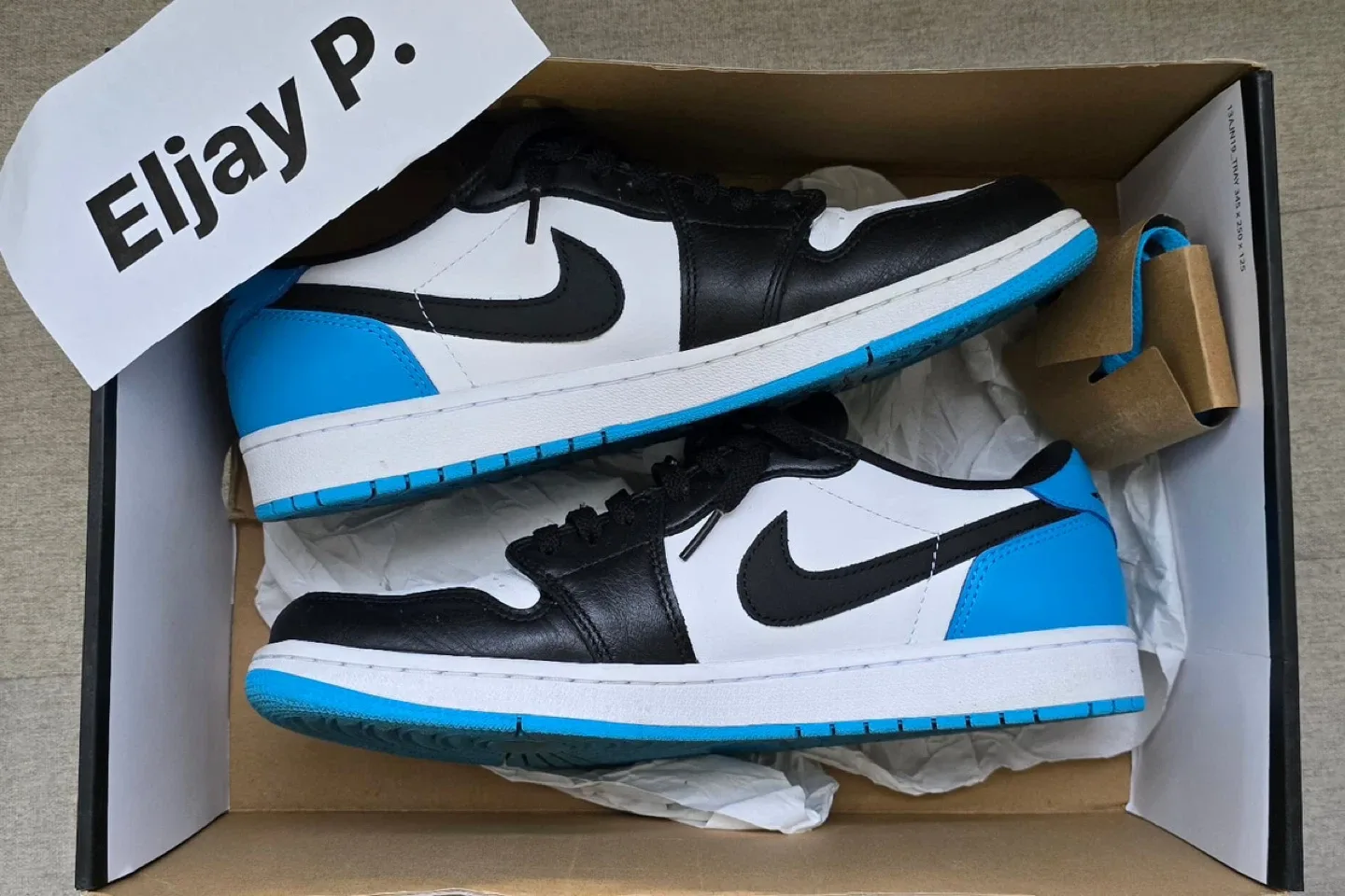 Jordan 1 Low thumbnail