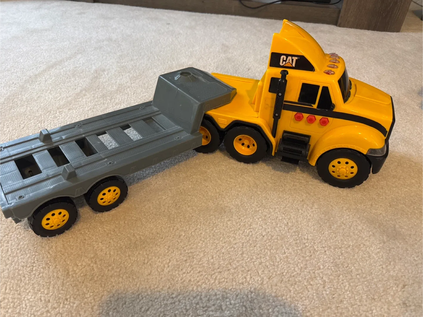 CAT Construction Toy Trucks Set image indicator(4)