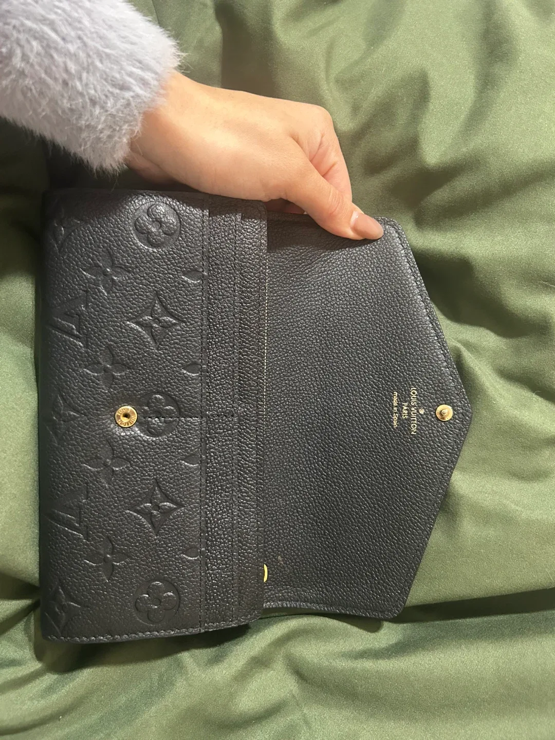 Louis Vuitton Wallet image indicator(3)