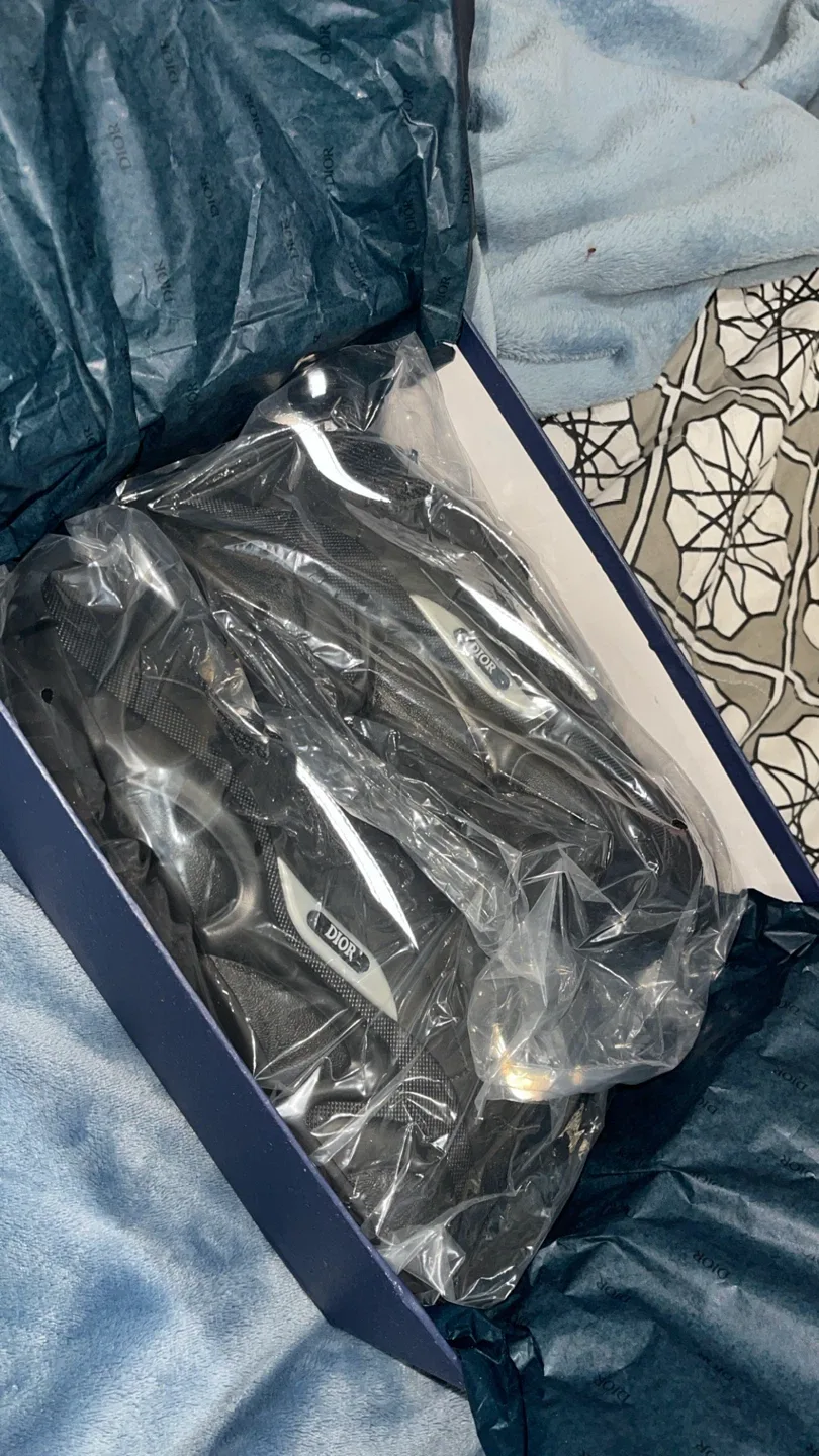 Dior Men's B22 Sneaker - Black image indicator(7)