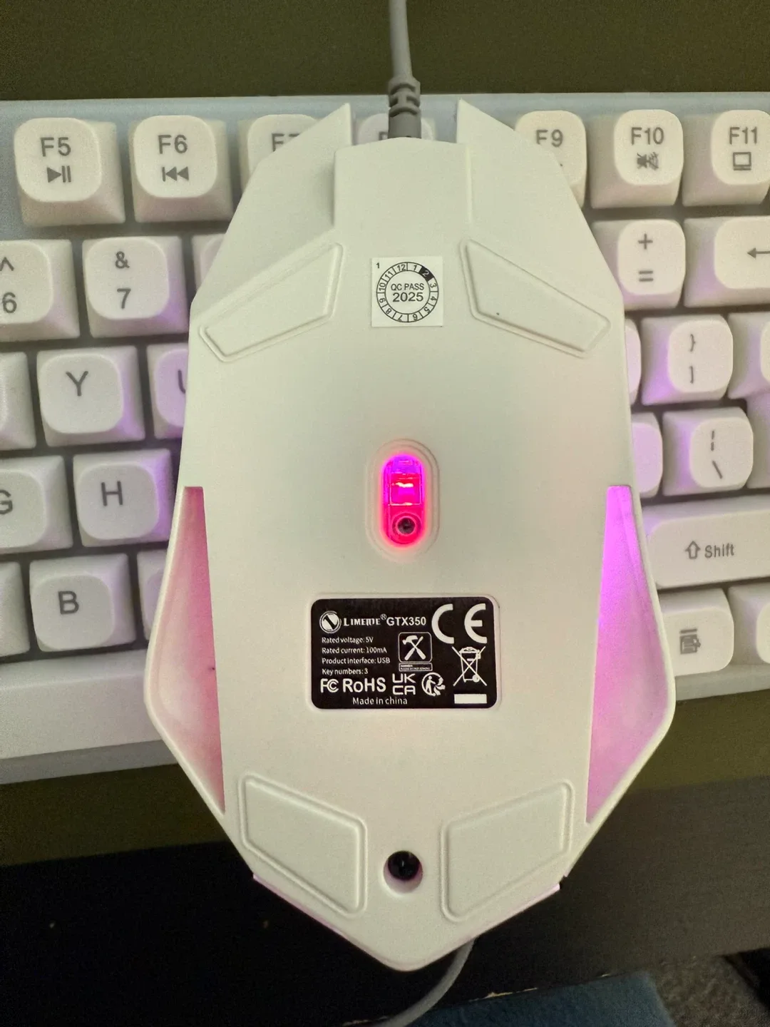 RGB Gaming Mouse and White Gaming Keyboard image indicator(4)