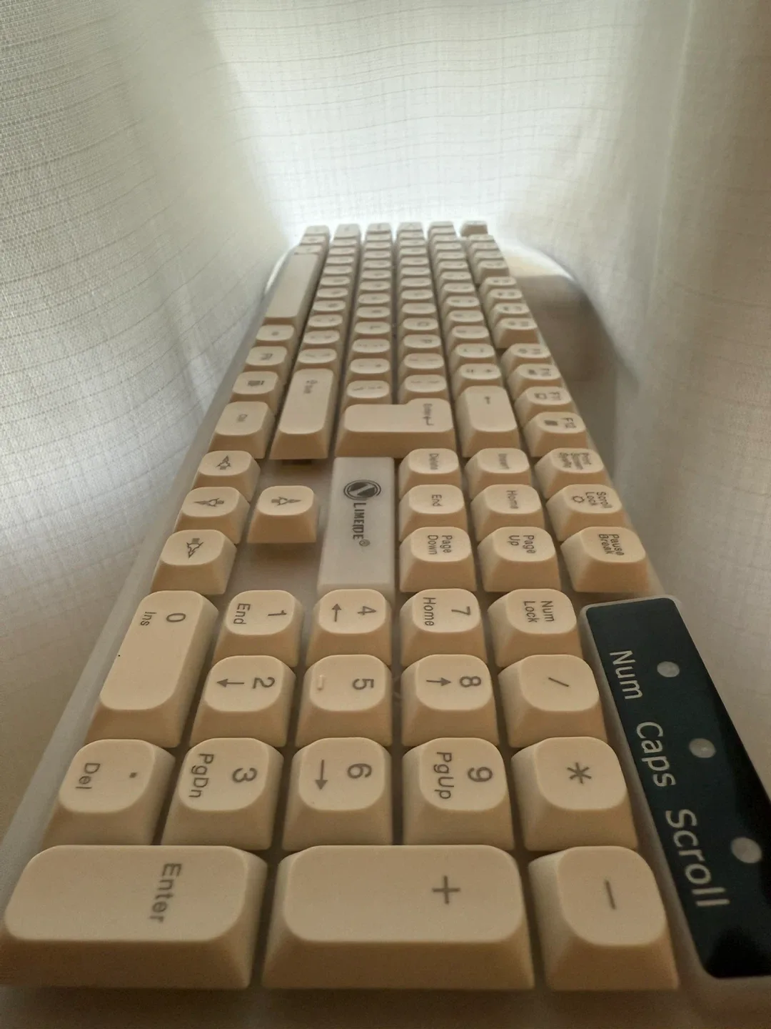 RGB Gaming Mouse and White Gaming Keyboard image indicator(6)