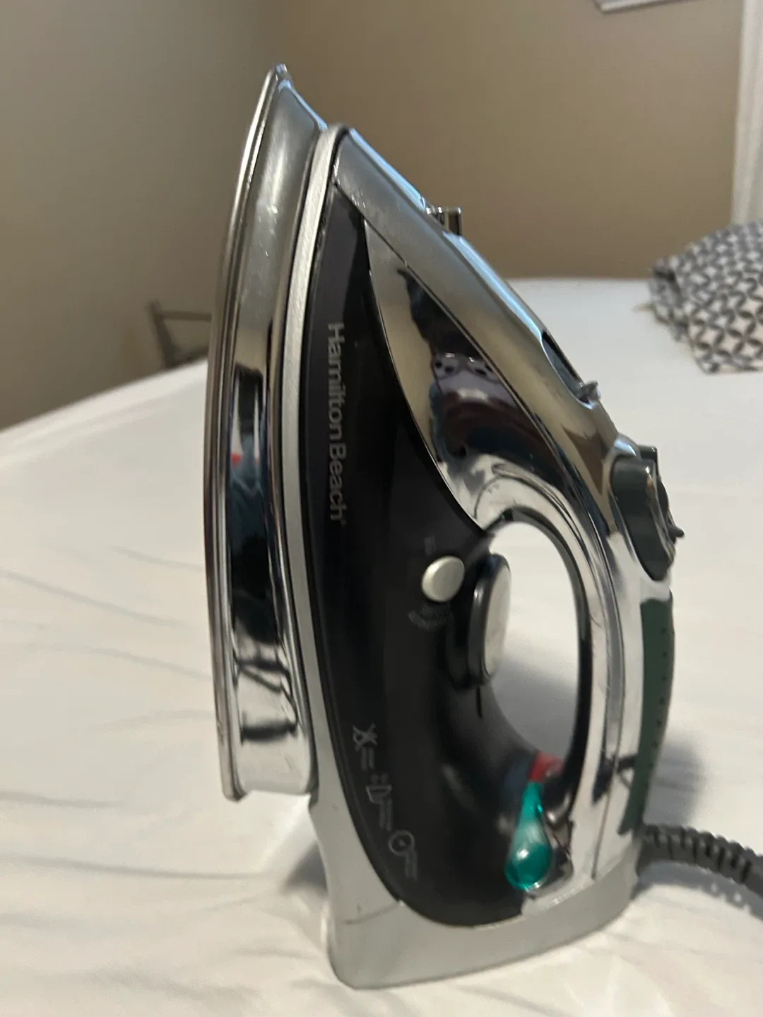Hamilton Beach Iron - Great Condition! thumbnail