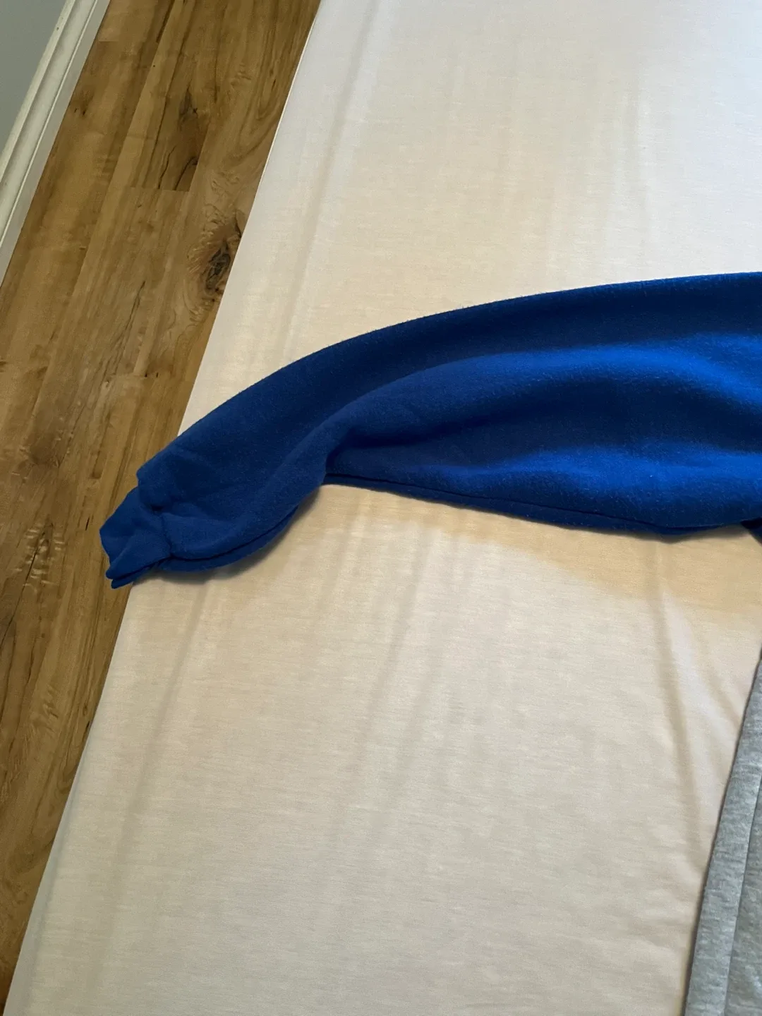 Toronto Blue Jays Men’s Extra Large Hoodie image indicator(3)