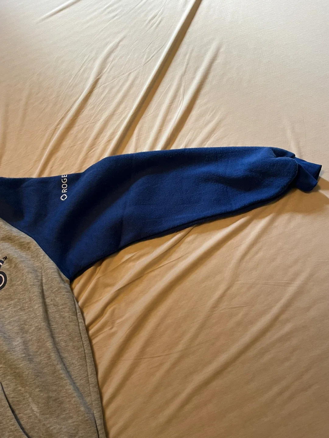 Toronto Blue Jays Men’s Extra Large Hoodie image indicator(2)