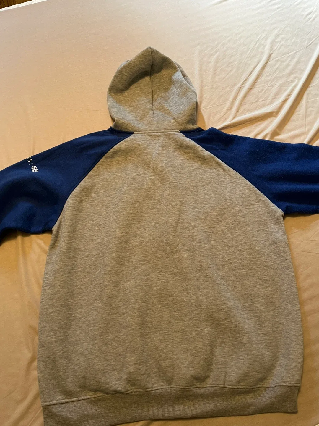 Toronto Blue Jays Men’s Extra Large Hoodie image indicator(5)