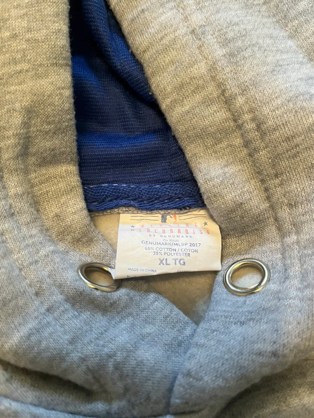 Toronto Blue Jays Men’s Extra Large Hoodie image indicator(4)