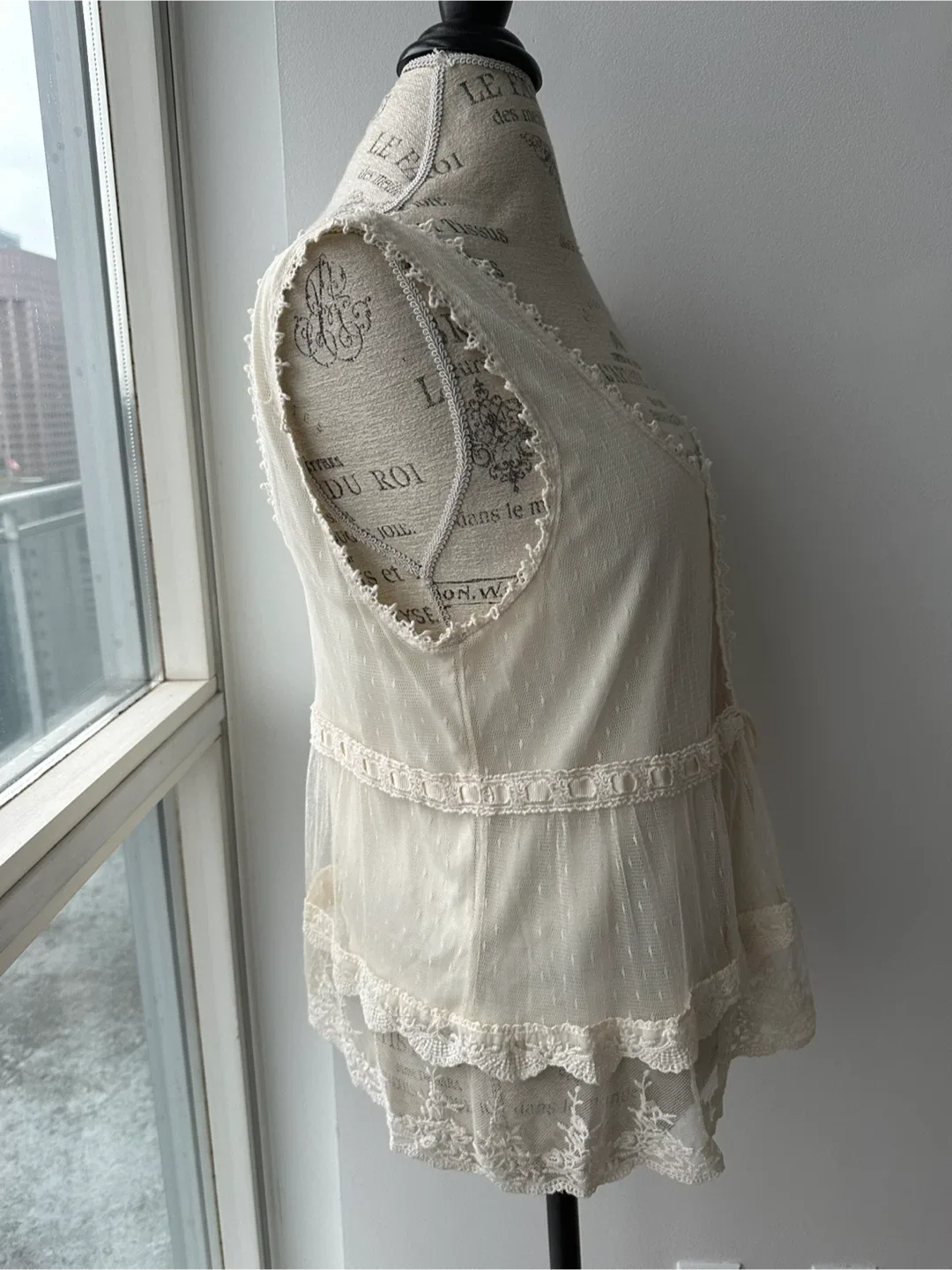 Forever 21 Cream Lace Top - Size L image indicator(2)