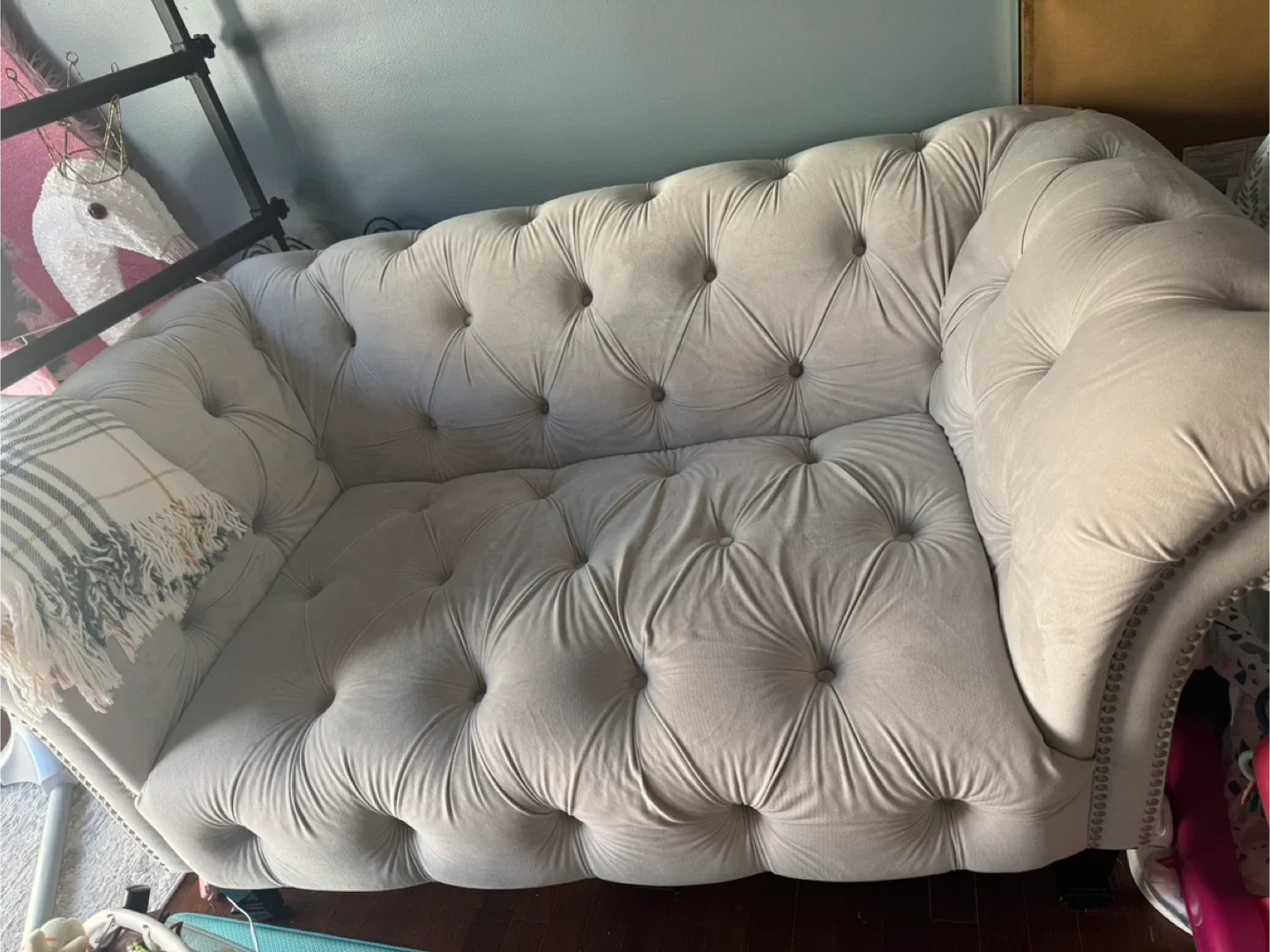 Grey Tufted Loveseat image indicator(3)