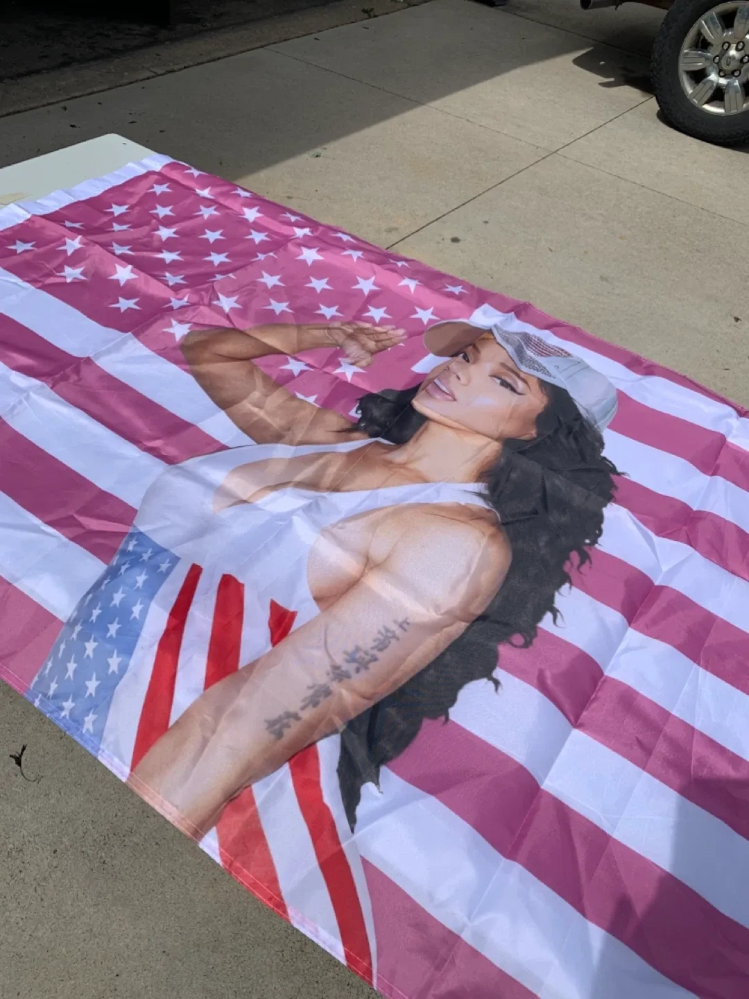 2 Nikki Minaj large flags image indicator(2)