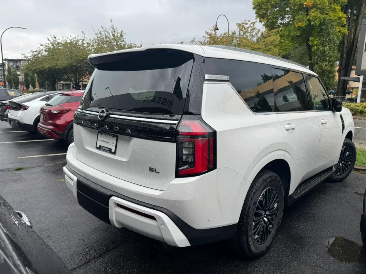 Nissan Armada SL - White SUV image indicator(4)