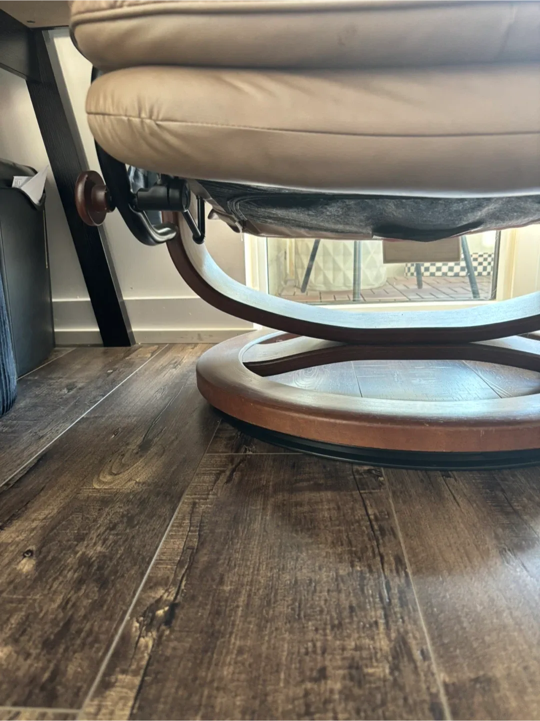 Drake Hazelnut Leather Recliner Chair image indicator(2)