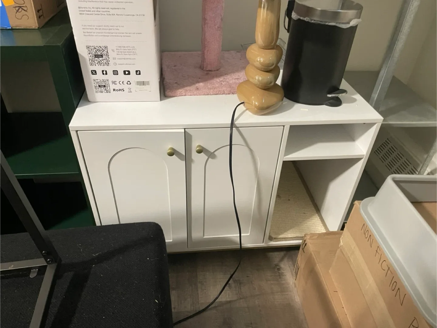 White & Gold Litter Box Enclosure image indicator(3)