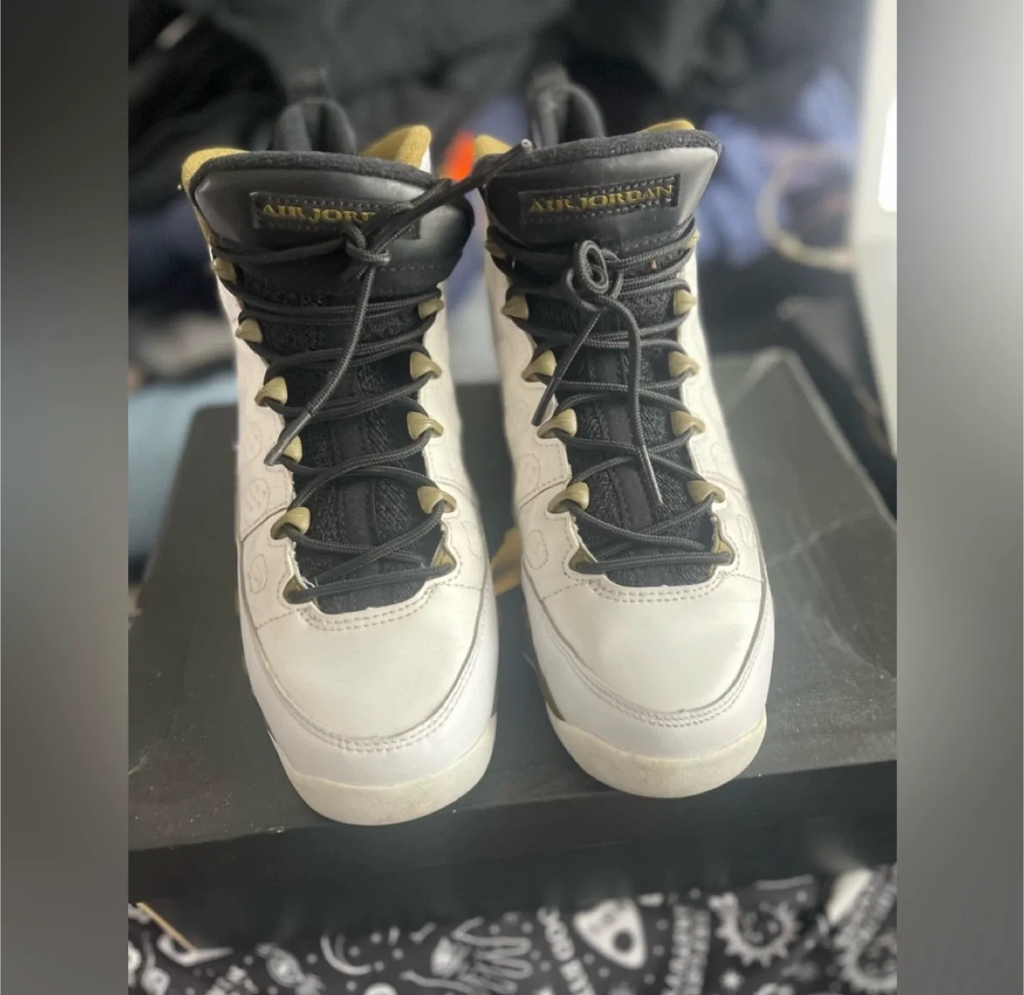 Air Jordan 9 Retro BG White/Black-Militia Green Size 6Y image indicator(3)