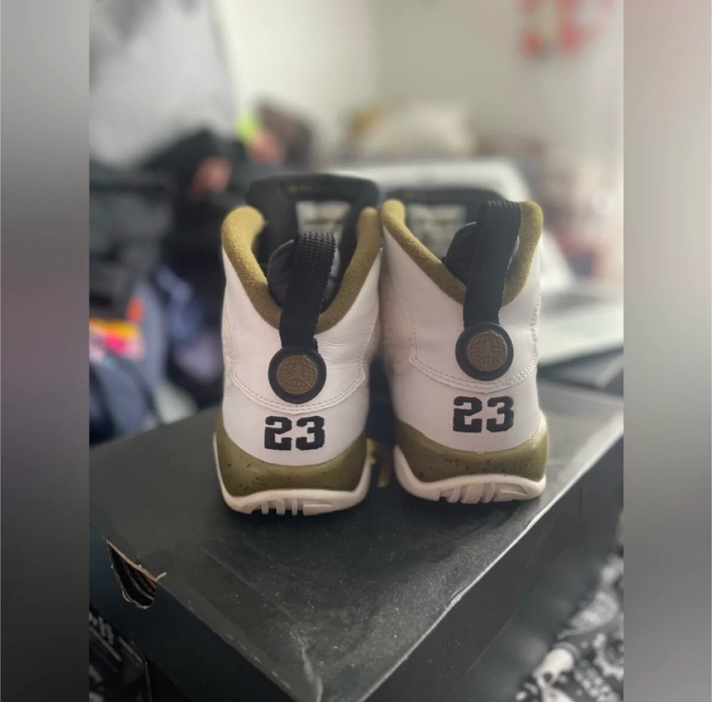 Air Jordan 9 Retro BG White/Black-Militia Green Size 6Y image indicator(5)