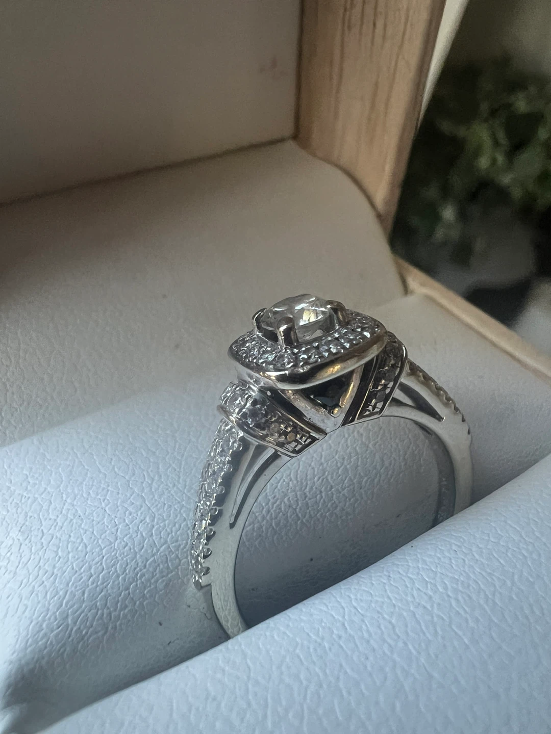14 k Vera Wang Diamond Ring