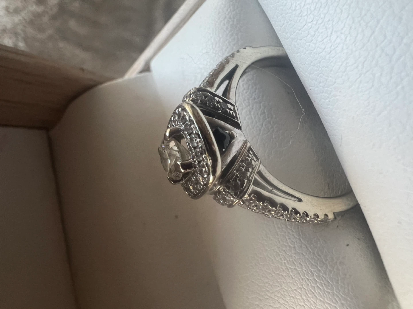 14 k Vera Wang Diamond Ring - photo 4